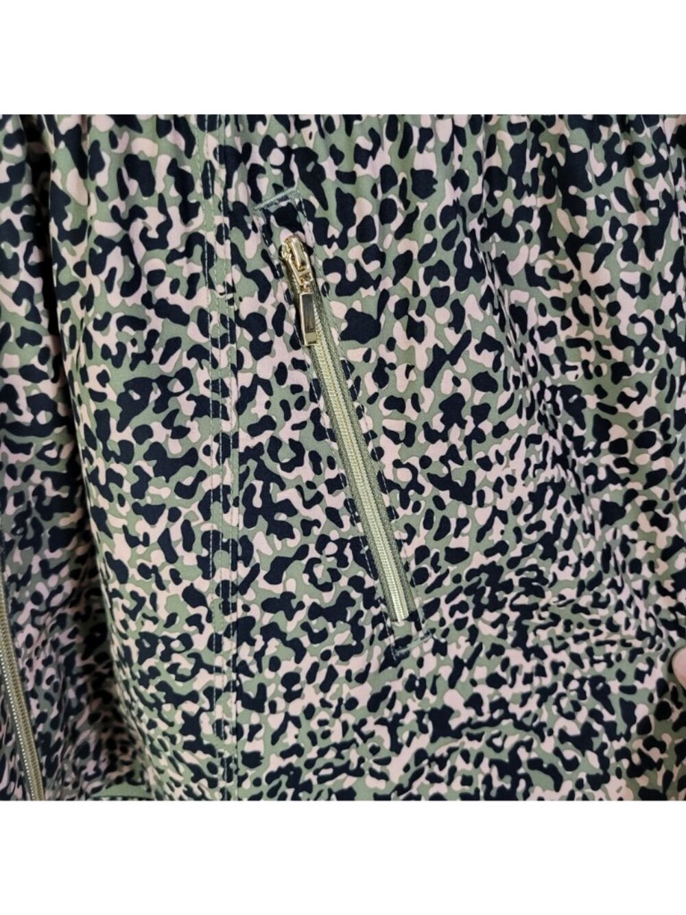 Chico's Zenergy Women's SZ 2/LG Cheetah Animal Print Anorak Jacket Green Pink - Picture 8 of 9